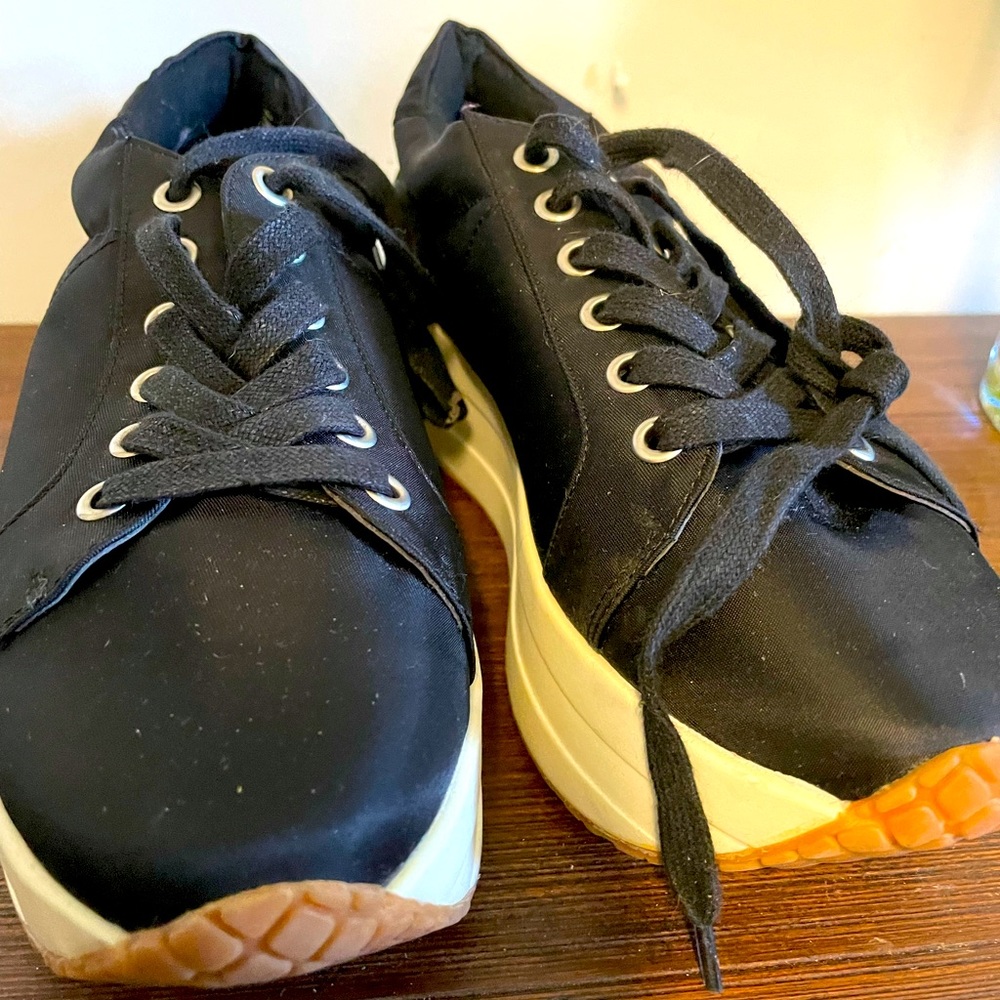 Platform black sneakers